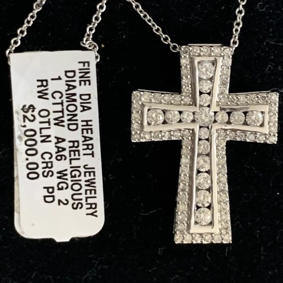 Beautiful 1 carat 14k diamond cross necklace - Picture 2 of 5